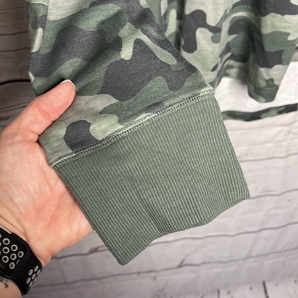 New Directions Green Camo Design HILo Long Sleeve Sweatshirt Sz XL! - Picture 3 of 8